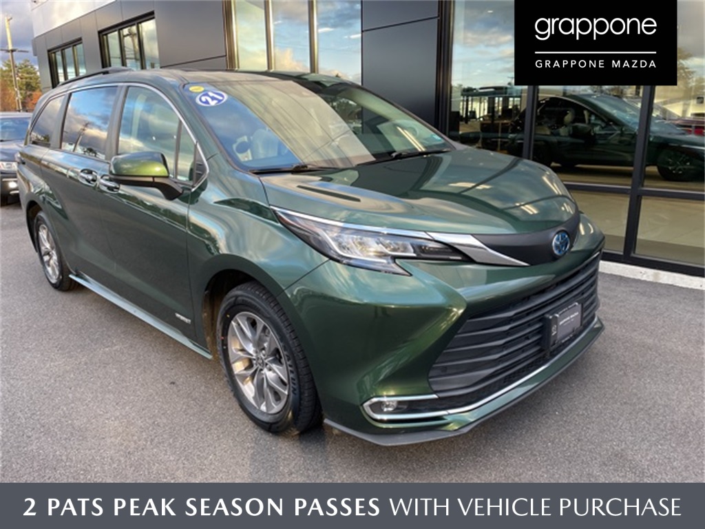 2021 Toyota Sienna XLE's photo