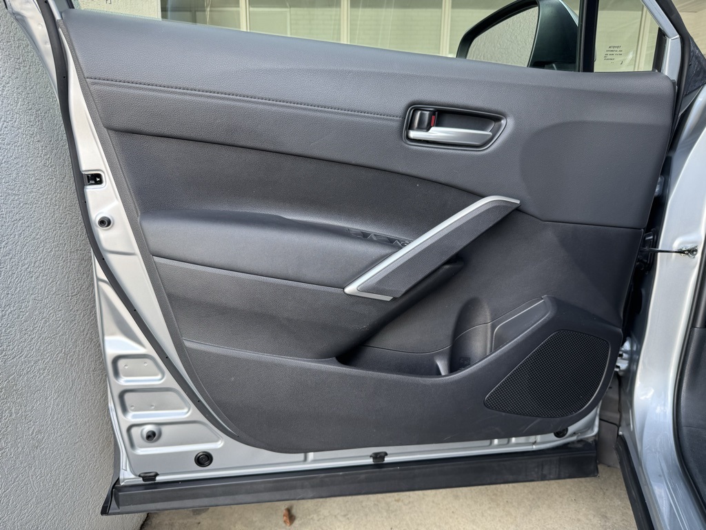 2024 Toyota Corolla Cross XLE photo 4