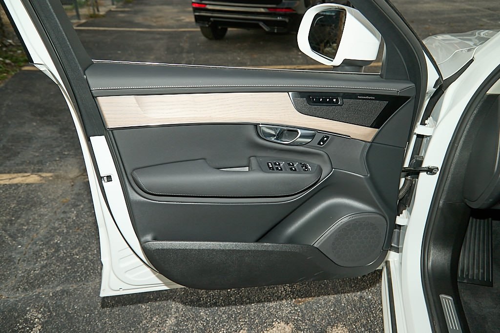 2025 VOLVO XC90 - Image 9