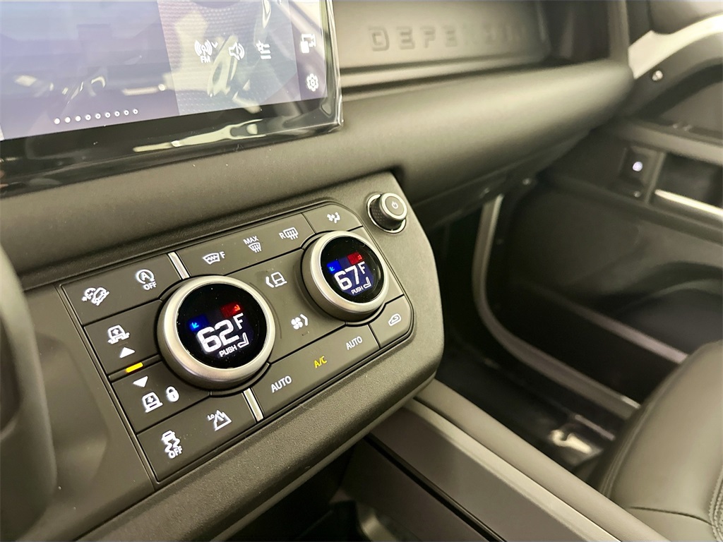 2025 Land Rover Defender 110 S photo 20