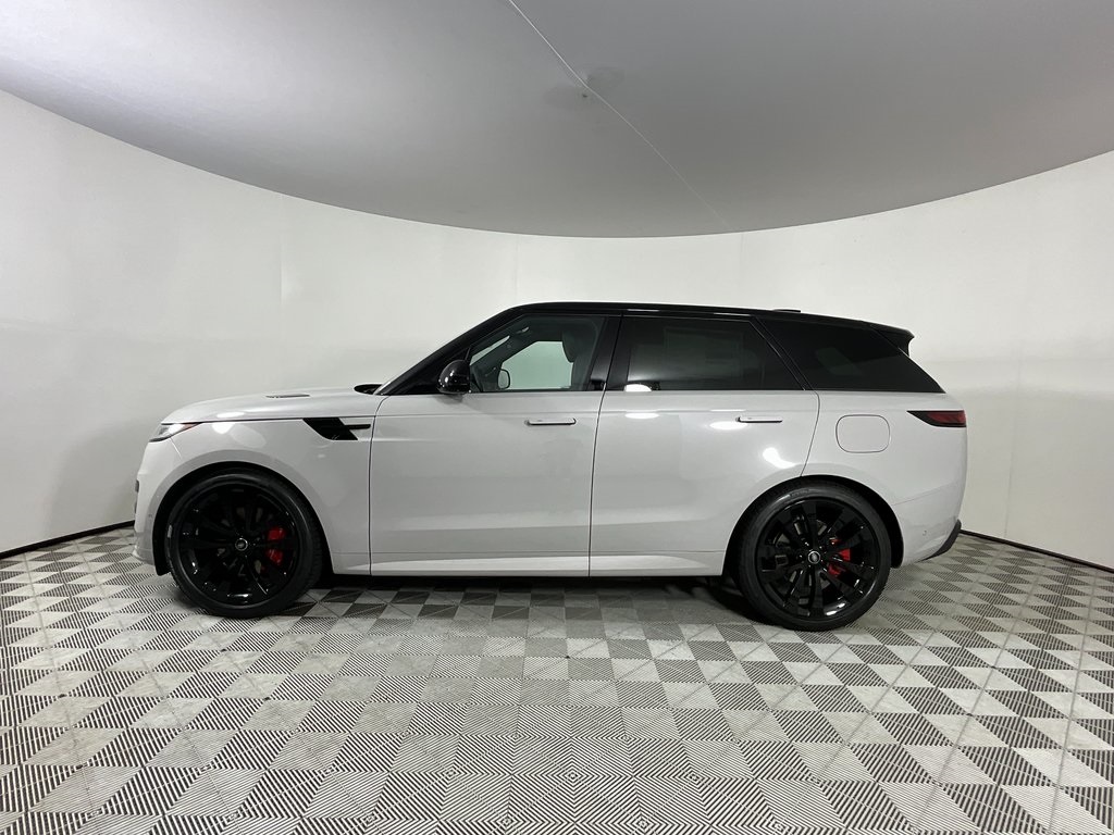 2025 Land Rover Range Rover Sport SE photo 4