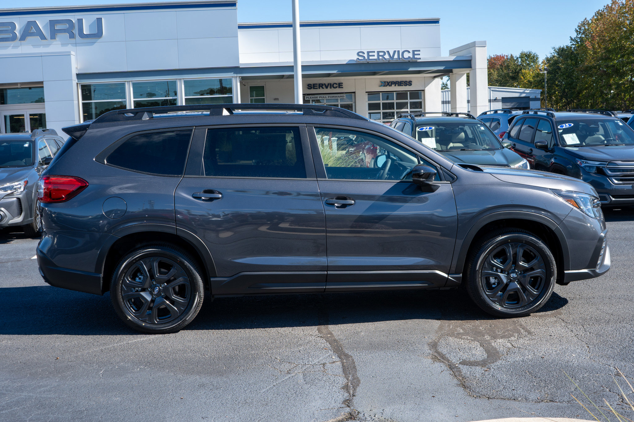 2025 Subaru Ascent Onyx Edition Touring photo 2