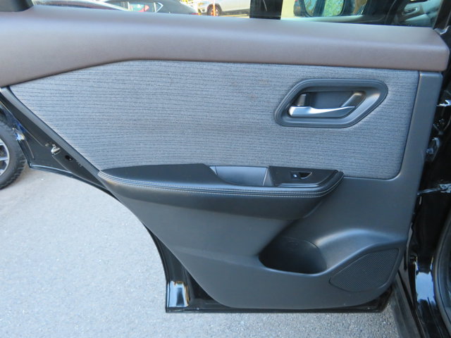 2021 Nissan Rogue SV photo 13