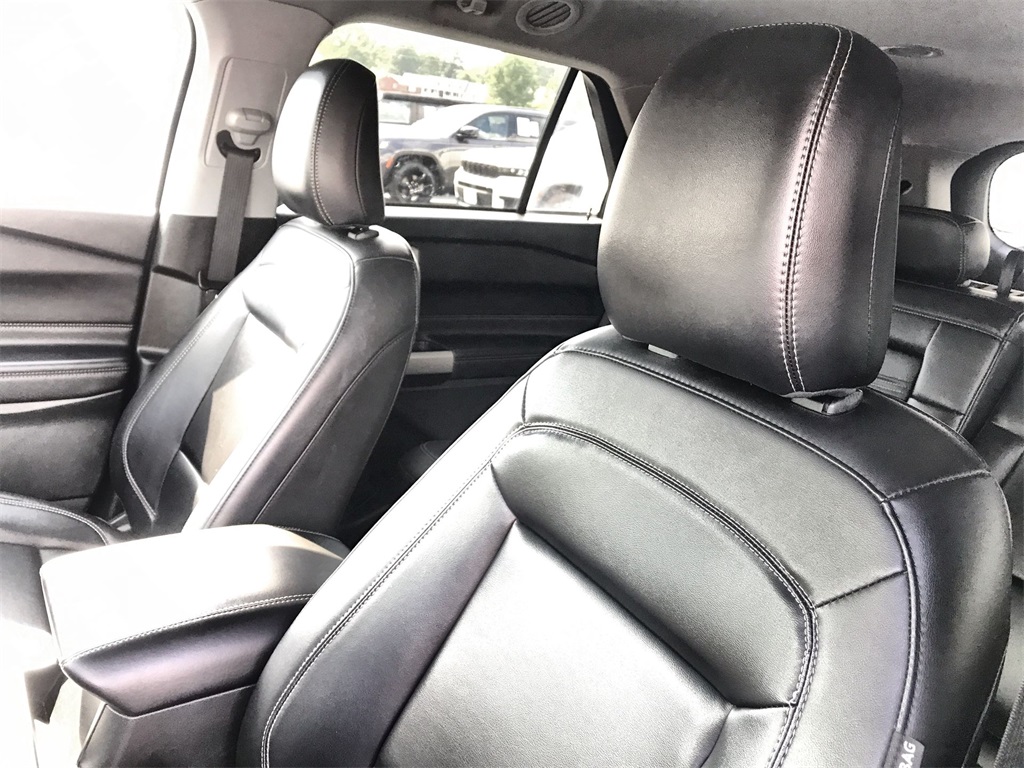 2023 Ford Explorer XLT photo 11