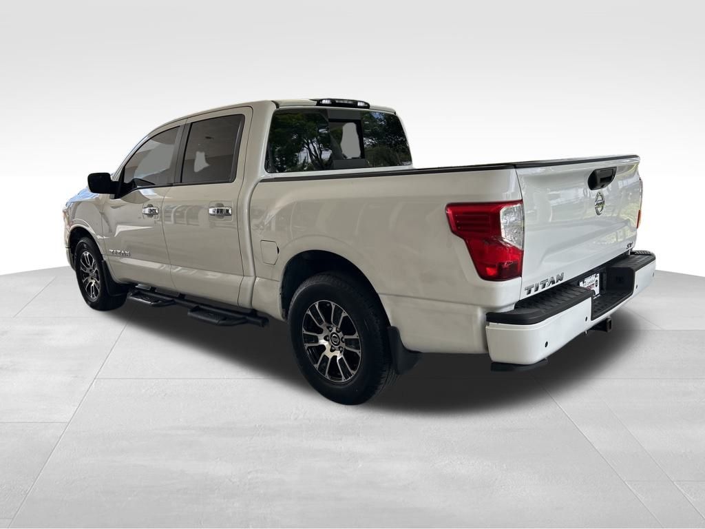 2021 Nissan Titan SV photo 3