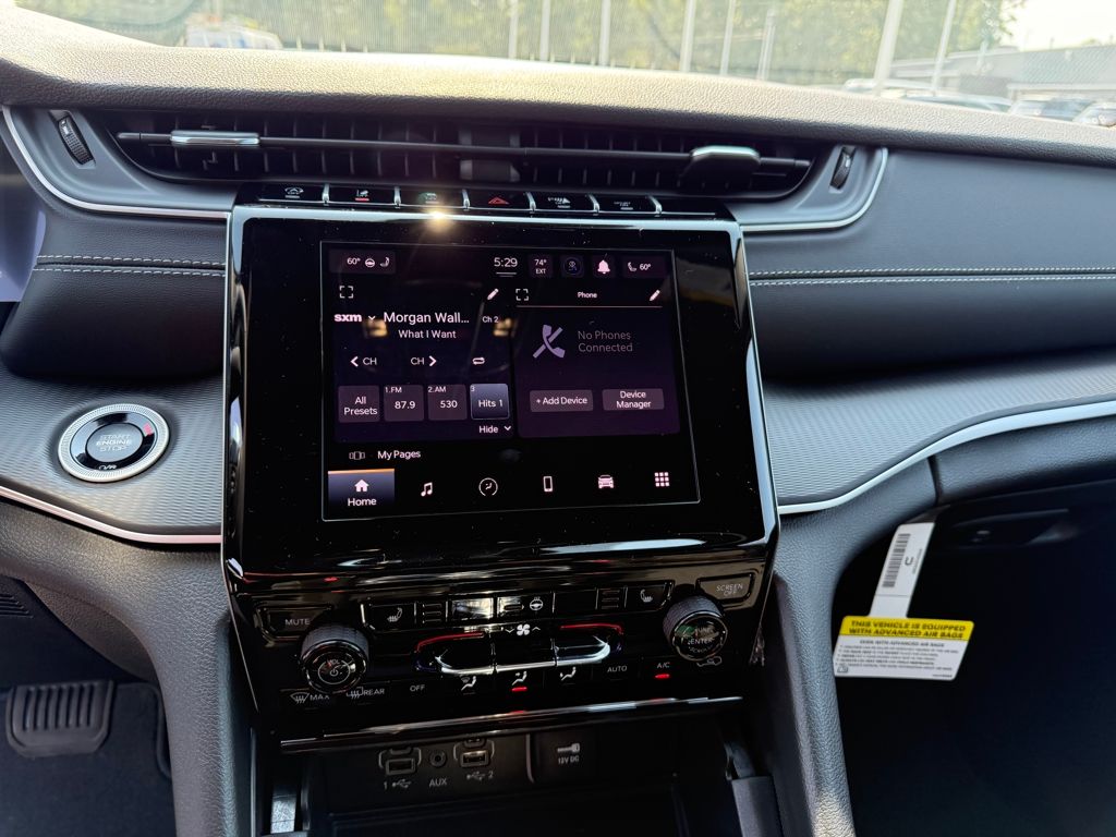 2025 Jeep Grand Cherokee Altitude photo 18