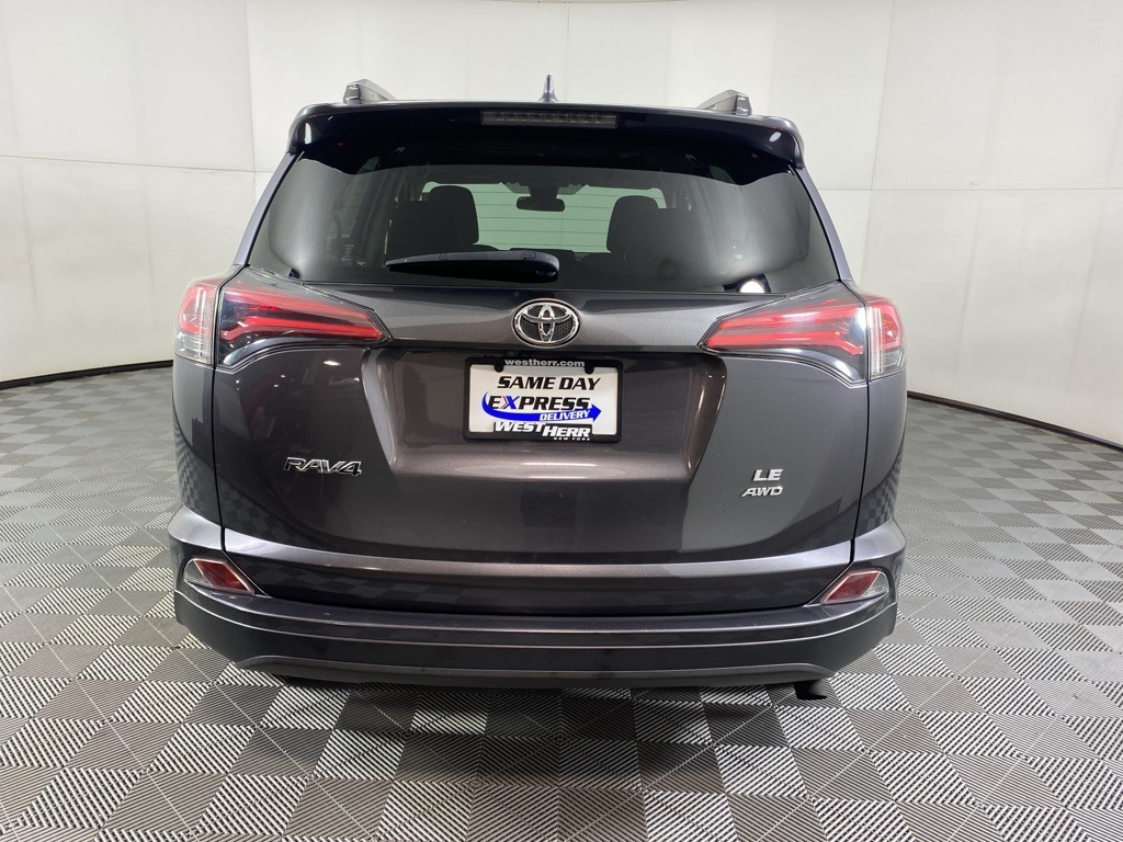 2018 Toyota RAV4 LE photo 7