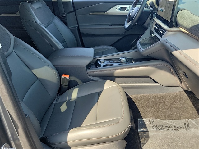 2025 Ford Explorer photo 12