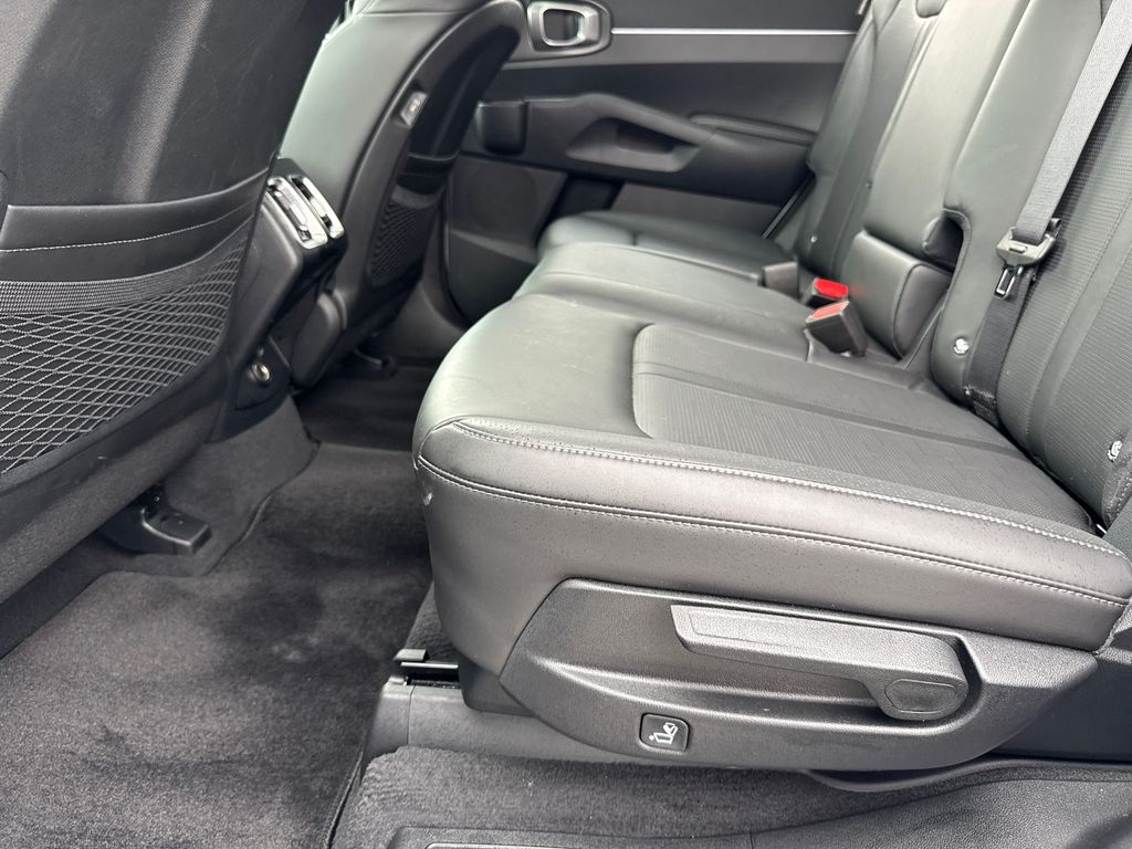 2024 Kia Sorento S photo 21