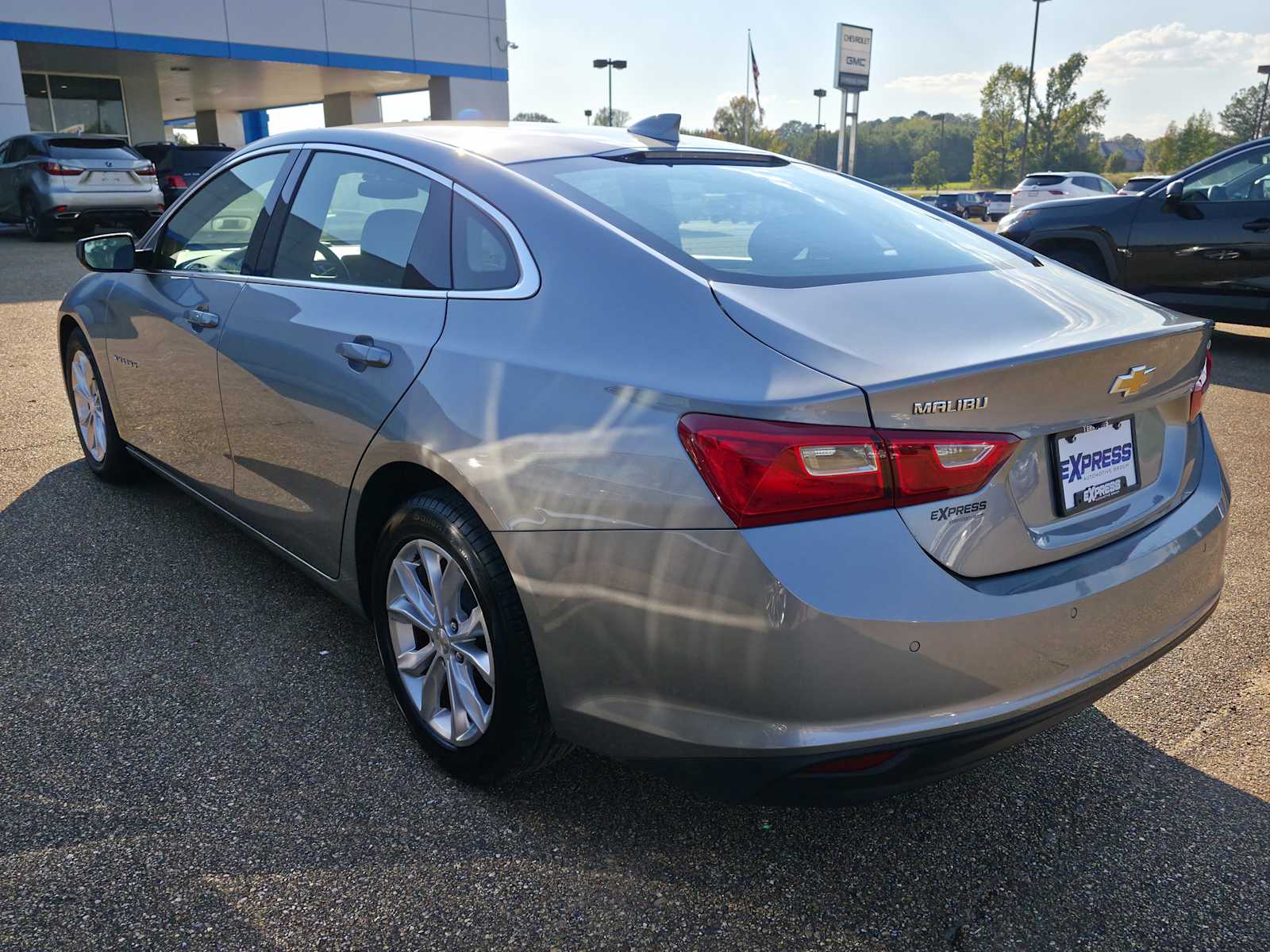 2024 Chevrolet Malibu 1LT photo 2