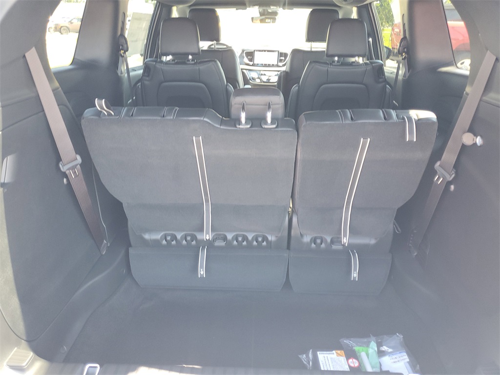 2026 Chrysler Voyager LX photo 25