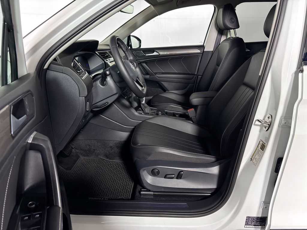 2024 Volkswagen Tiguan SE Wolfsburg Edition photo 10
