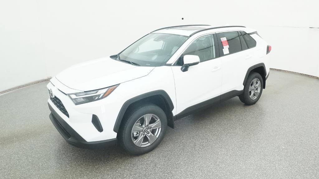 2025 Toyota RAV4 XLE's photo