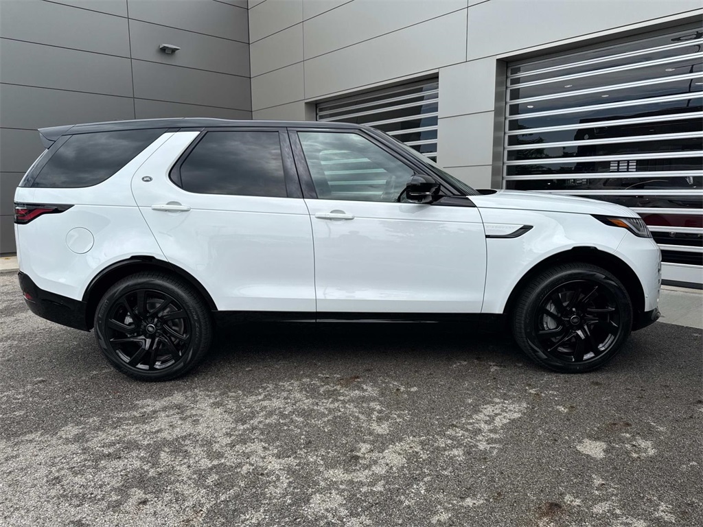 2025 Land Rover Discovery SE photo 9