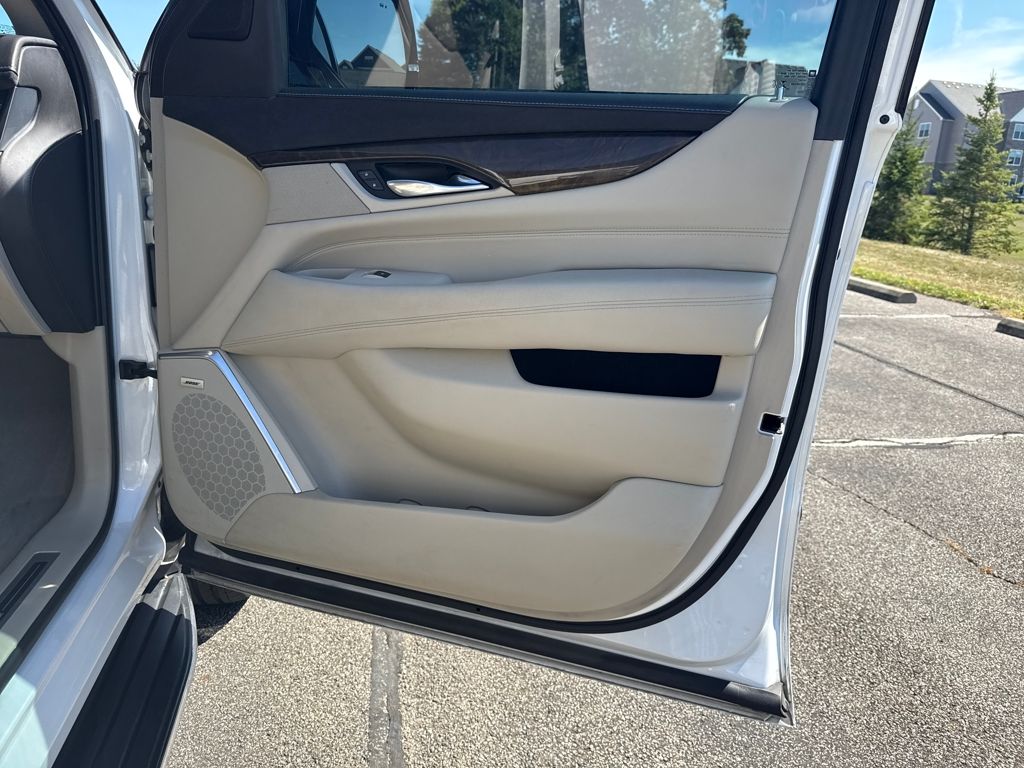 2018 Cadillac Escalade Luxury photo 15