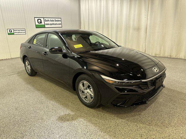 2026 Hyundai Elantra SE's photo