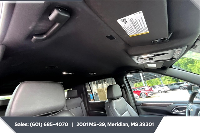 2023 Chevrolet Suburban LT photo 15