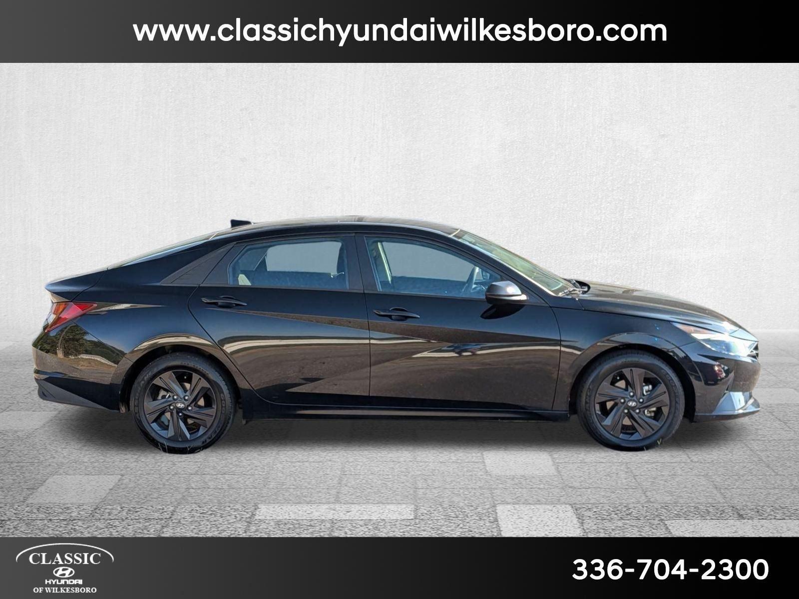 2022 Hyundai Elantra SEL photo 4