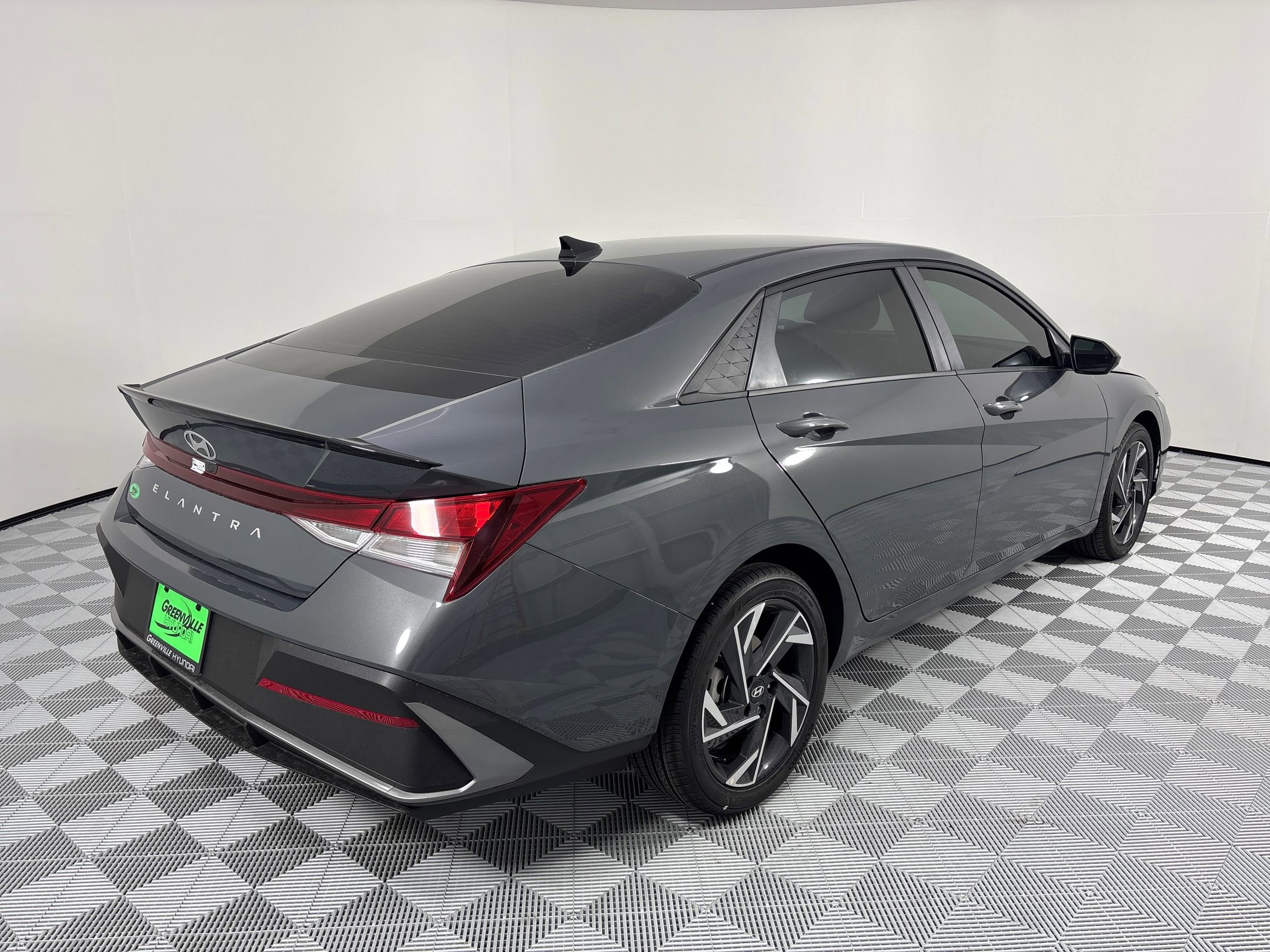 2025 Hyundai Elantra SEL Sport photo 8