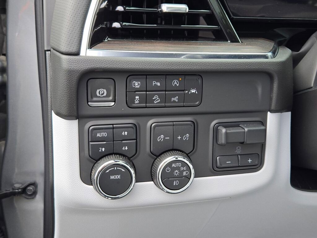 2025 Chevrolet Tahoe Premier photo 24