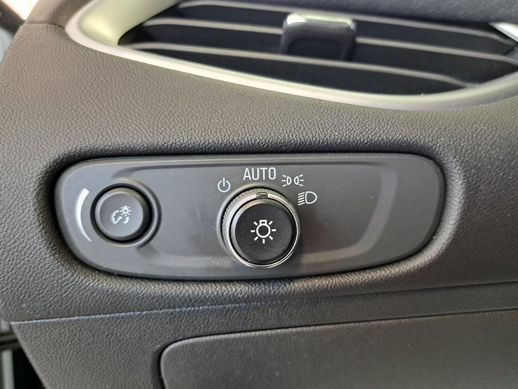 2023 Chevrolet Malibu 1LT photo 13