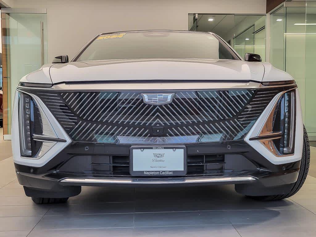 2024 Cadillac Lyriq Luxury photo 2