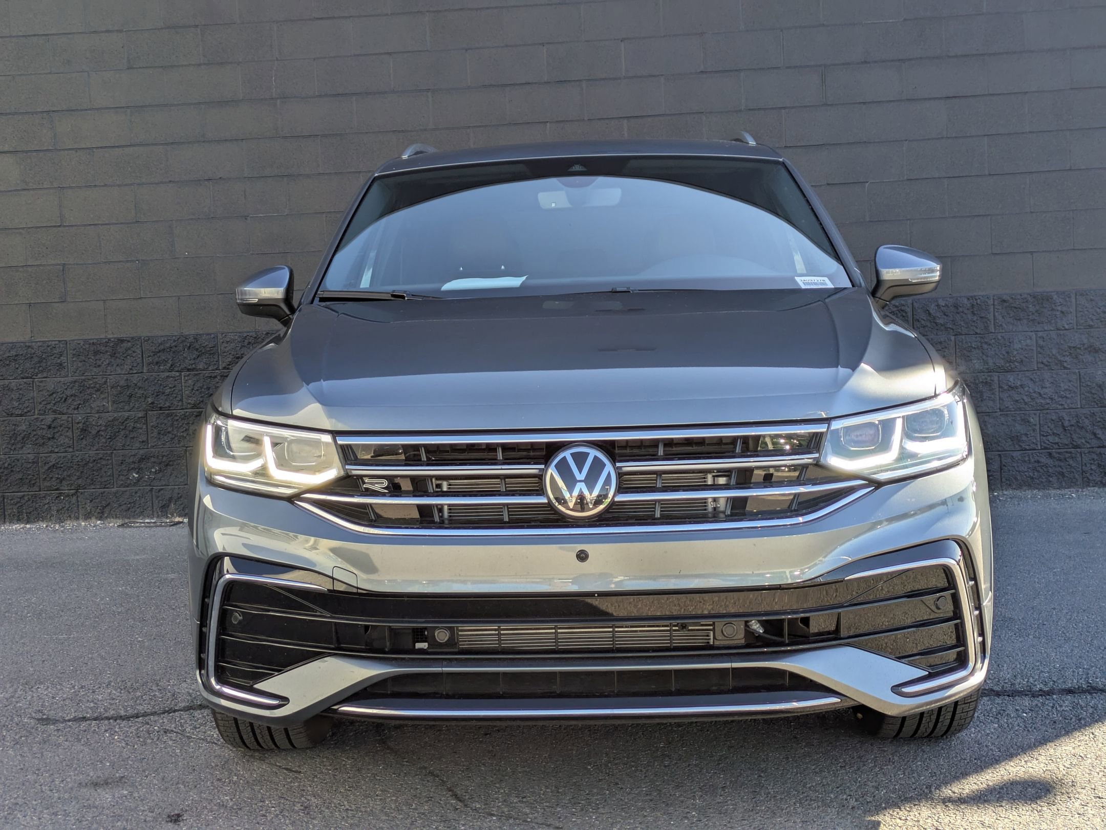 2024 Volkswagen Tiguan SEL R-Line Black photo 2