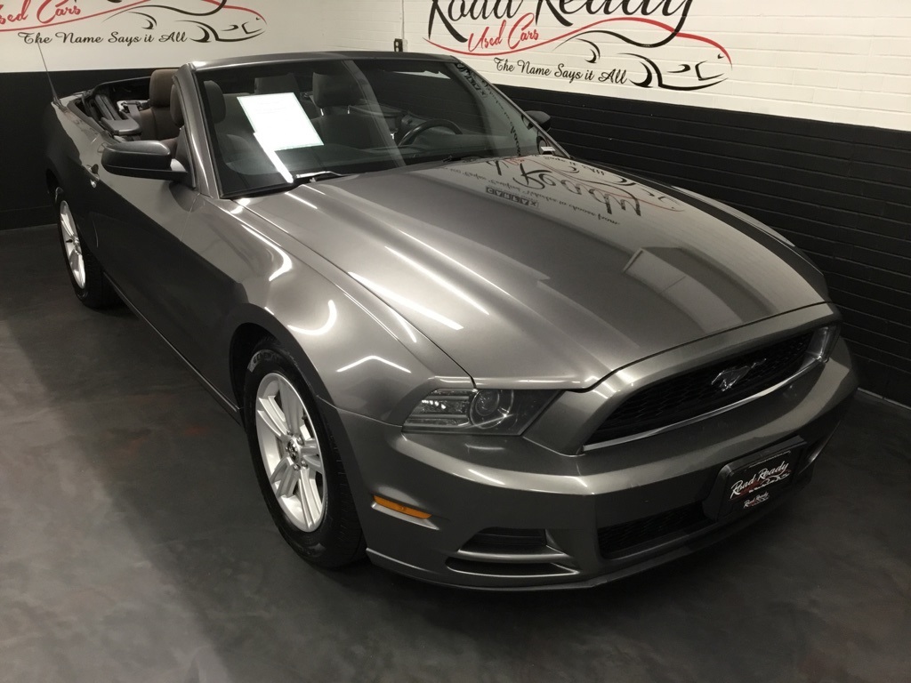 2014 Ford Mustang V6 photo 2