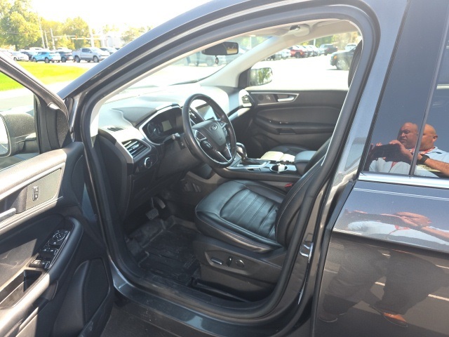 2018 Ford Edge SEL photo 12