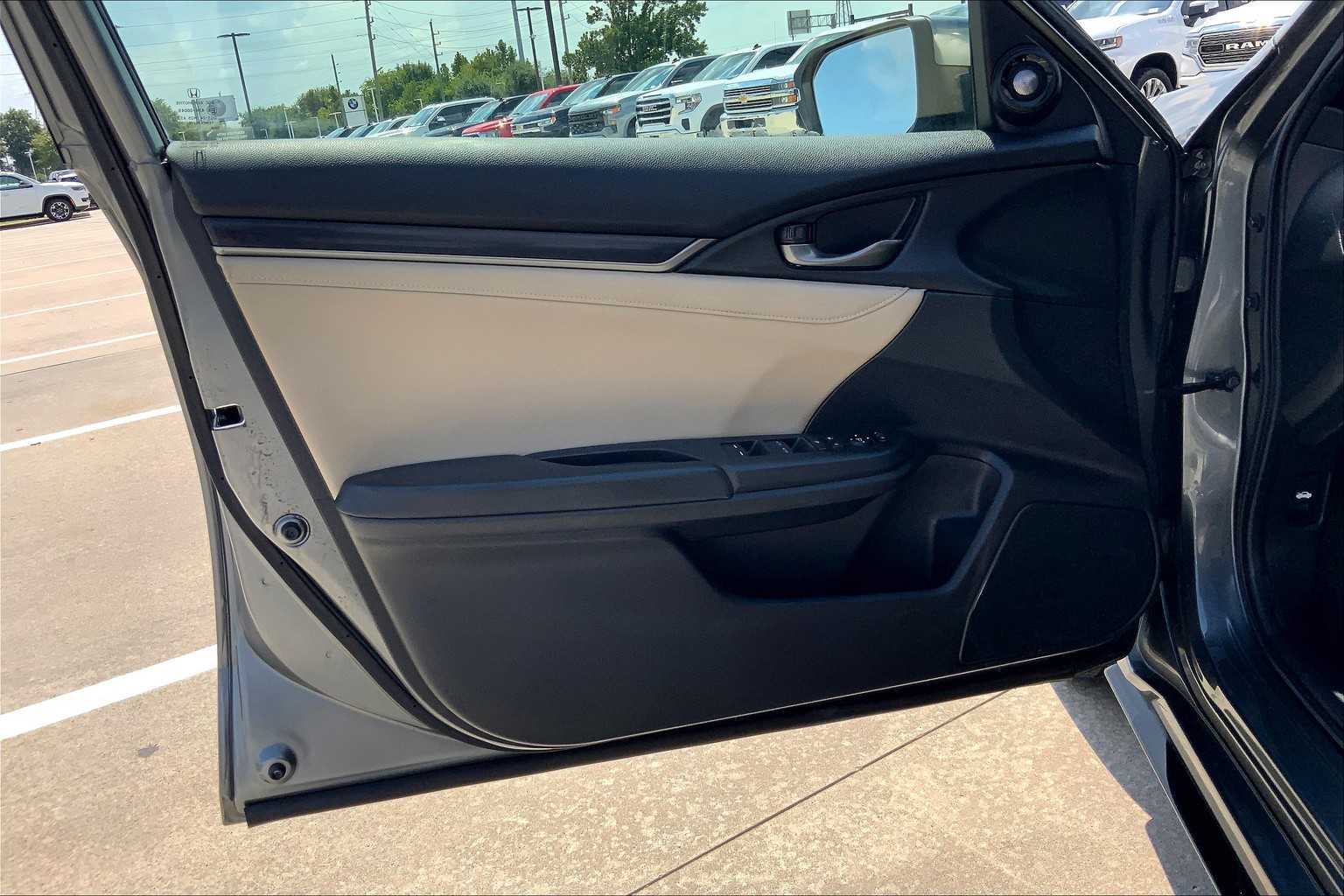 2020 Honda Civic Hatchback Sport Touring photo 21