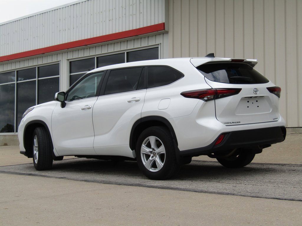2024 Toyota Highlander LE photo 11