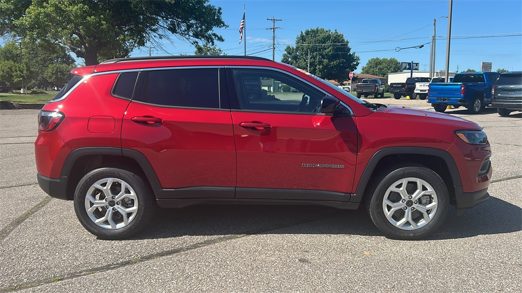 2025 Jeep Compass Latitude photo 2