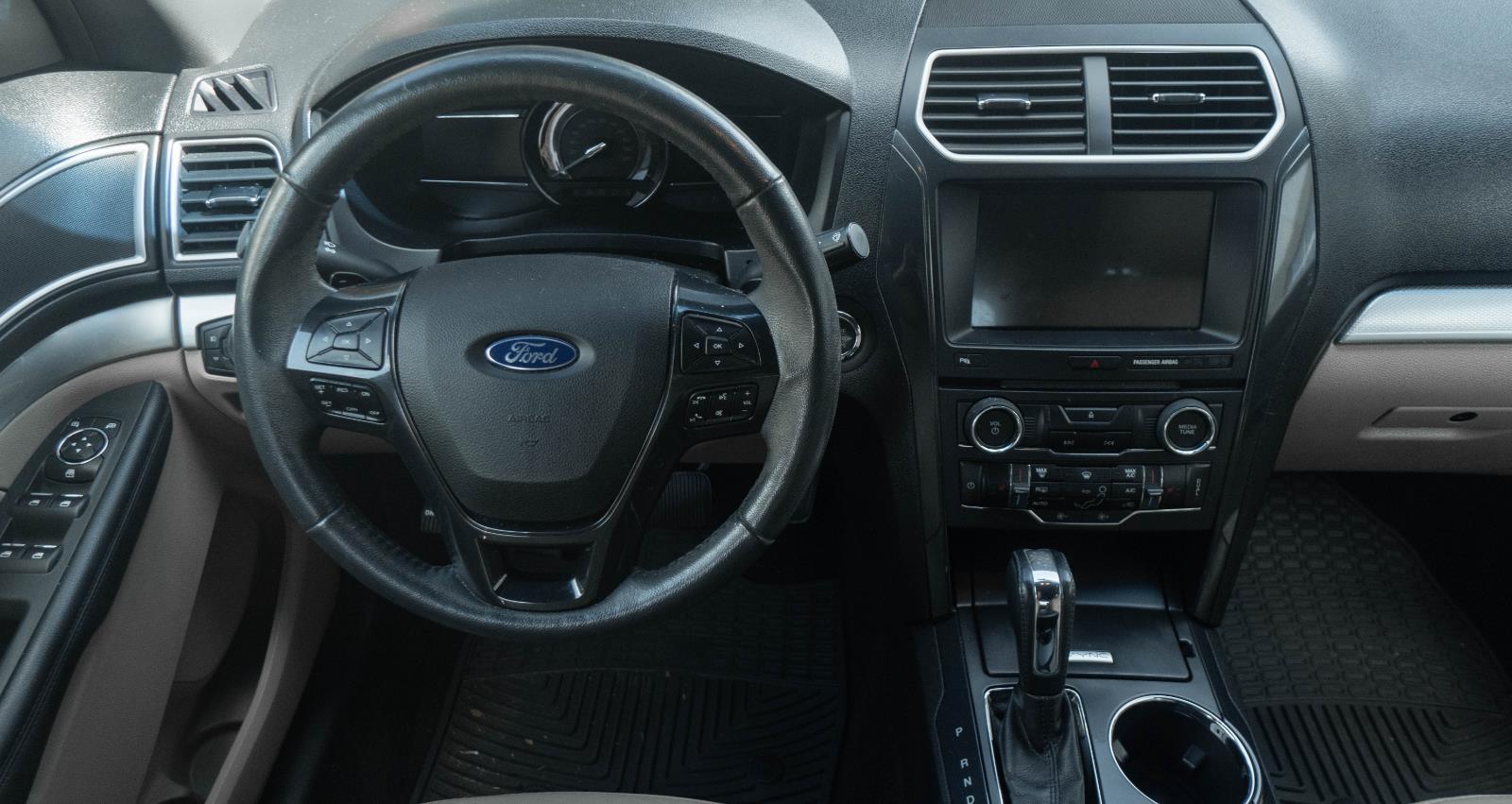2017 Ford Explorer XLT photo 10