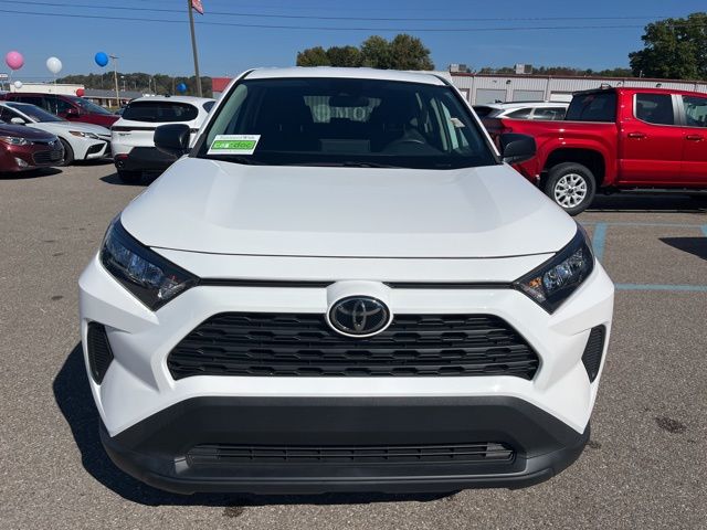 2022 Toyota RAV4 LE photo 2