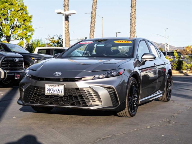 2025 Toyota Camry SE photo 3