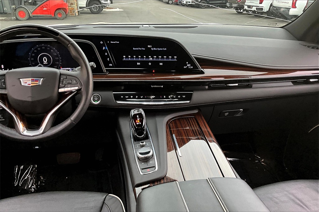 2023 Cadillac Escalade Premium Luxury photo 6