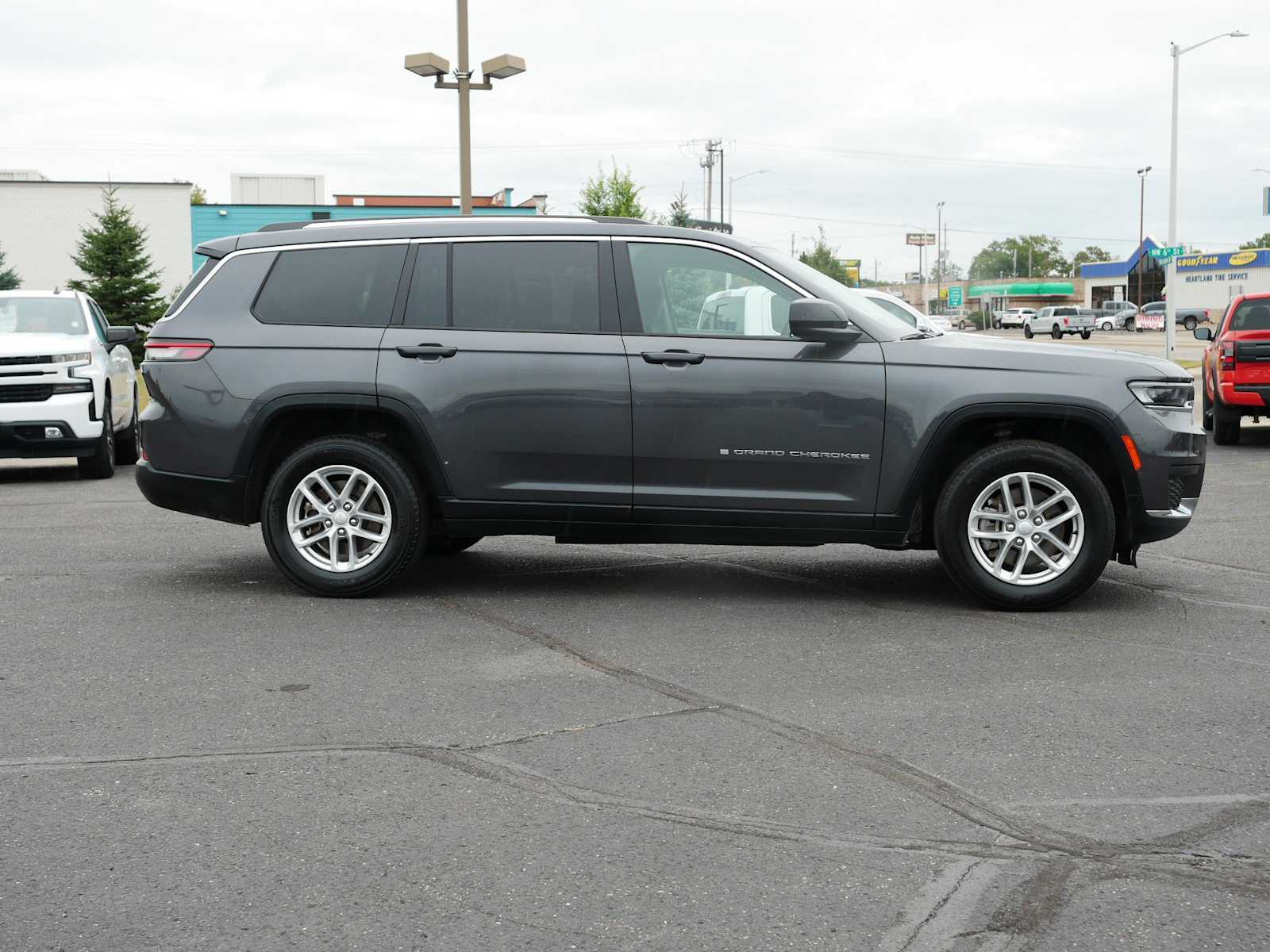 2023 Jeep Grand Cherokee Laredo photo 8