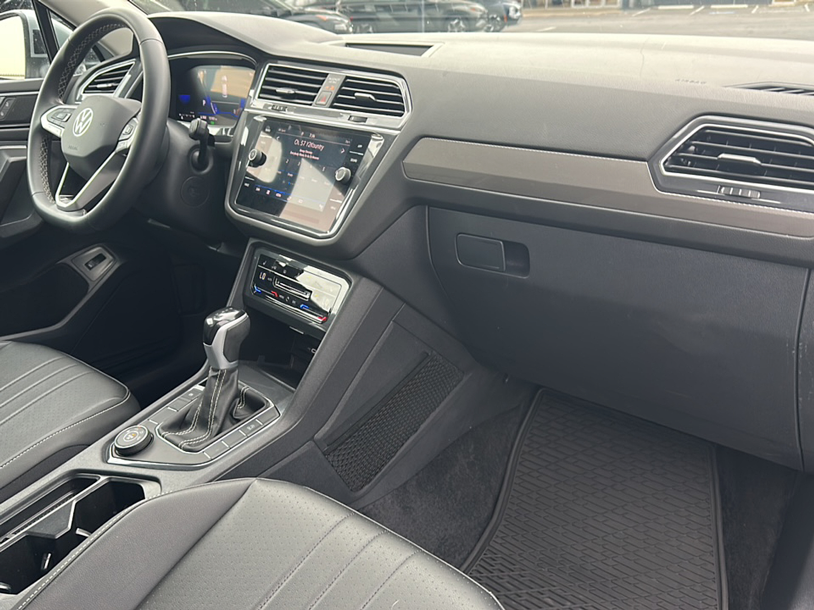 2024 Volkswagen Tiguan SE Wolfsburg Edition photo 10