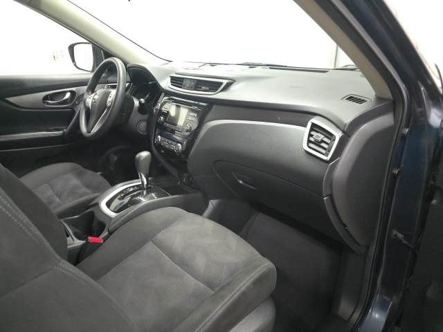 2015 Nissan Rogue SV photo 4