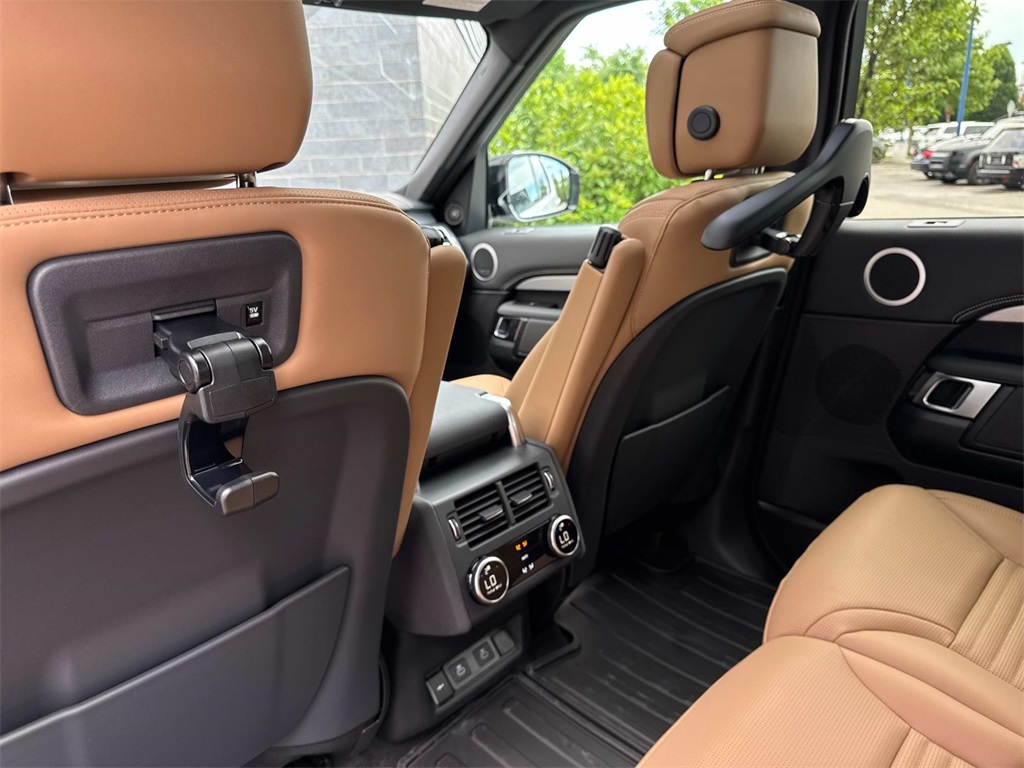 2025 Land Rover Discovery SE photo 15