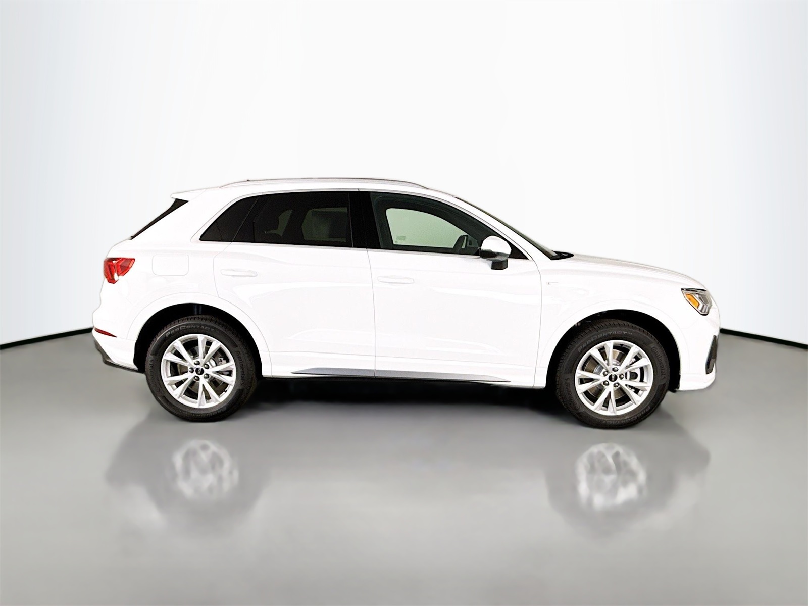 2025 Audi Q3 45 TFSI S line Premium photo 8