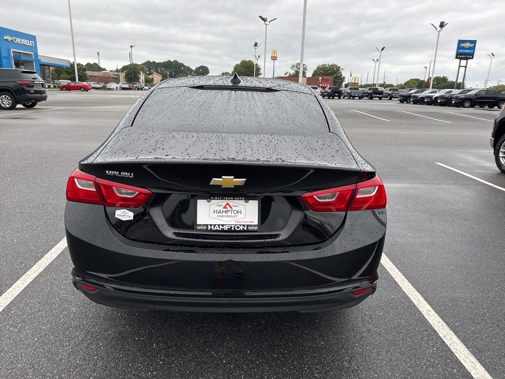 2022 Chevrolet Malibu LS photo 2