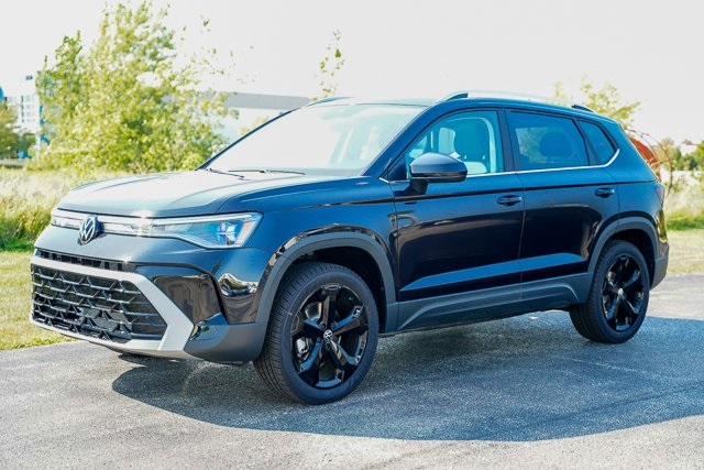 2025 Volkswagen Taos SEL photo 5
