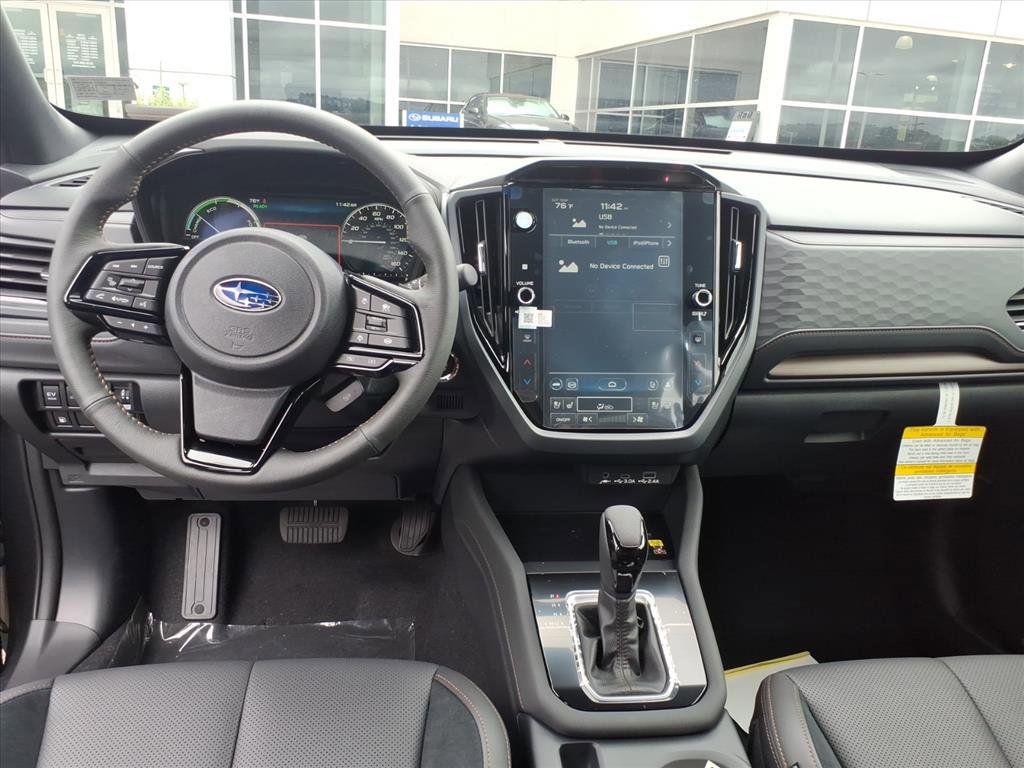2025 Subaru Forester Touring photo 4