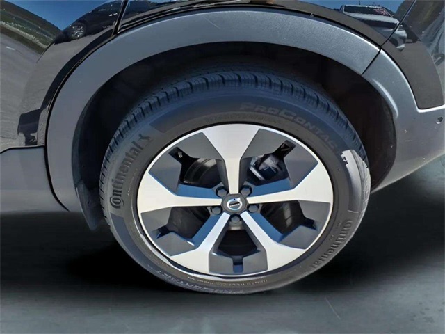 2024 Volvo XC40 Plus photo 4