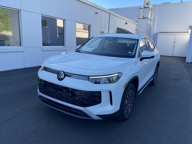 2025 Volkswagen Tiguan S photo 3