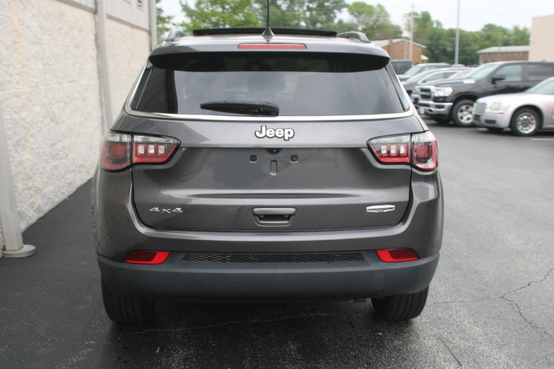 2022 Jeep Compass Latitude Lux photo 4