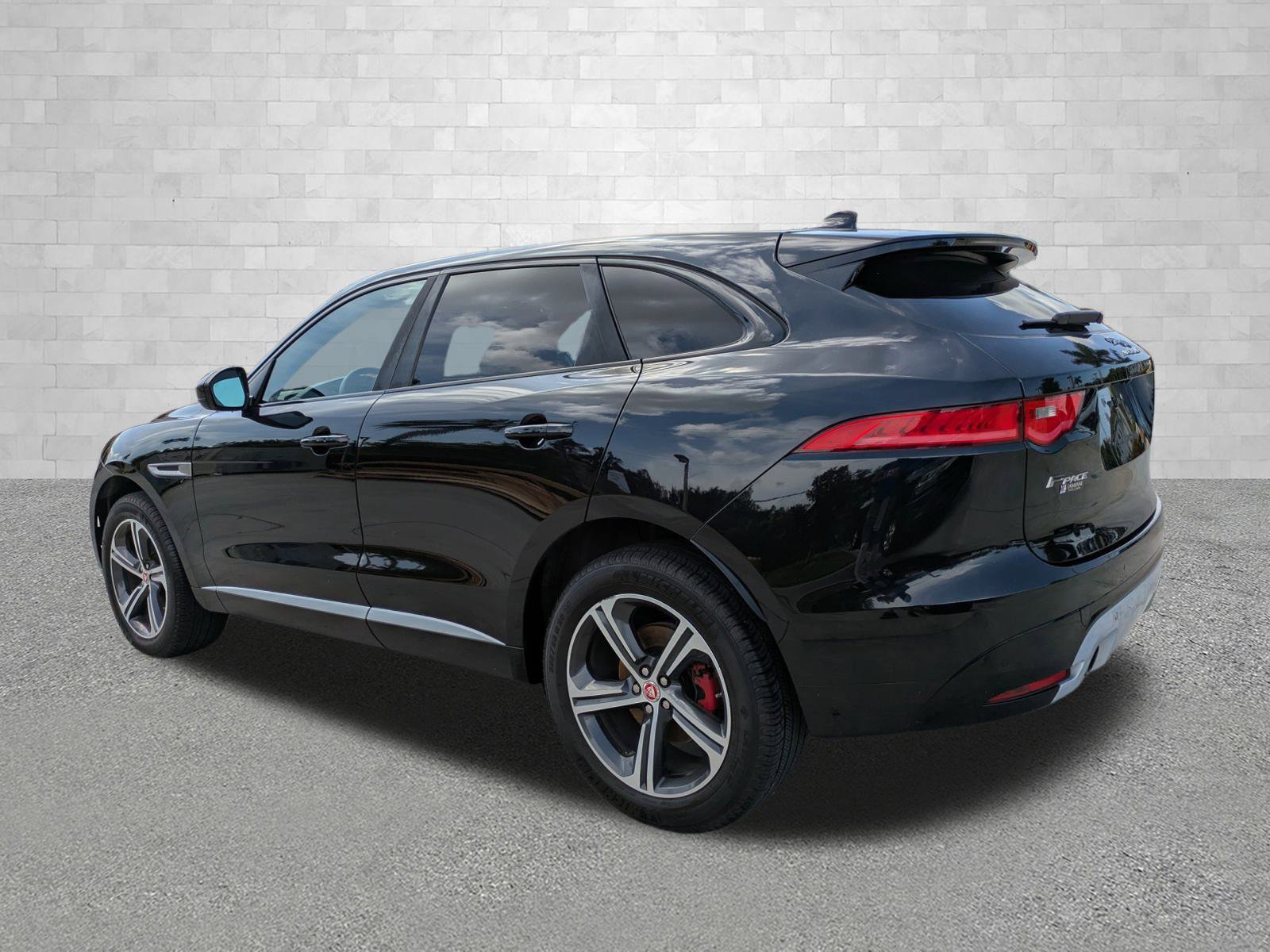 2017 Jaguar F-PACE S photo 4