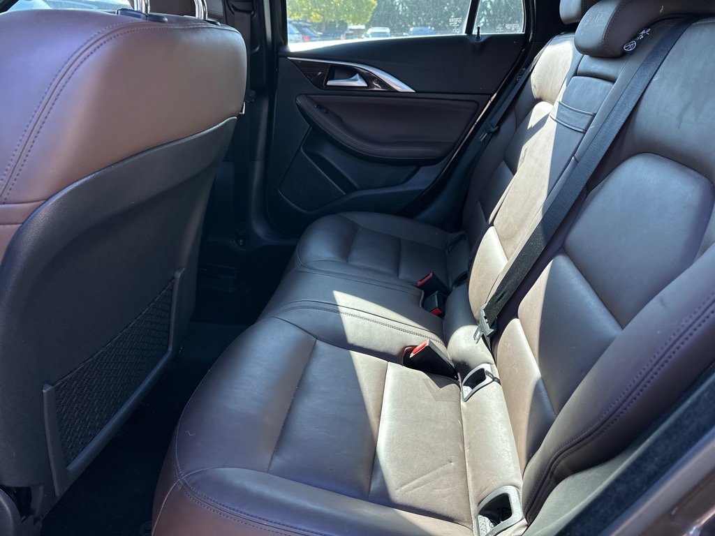 2017 Infiniti QX30 Premium photo 7