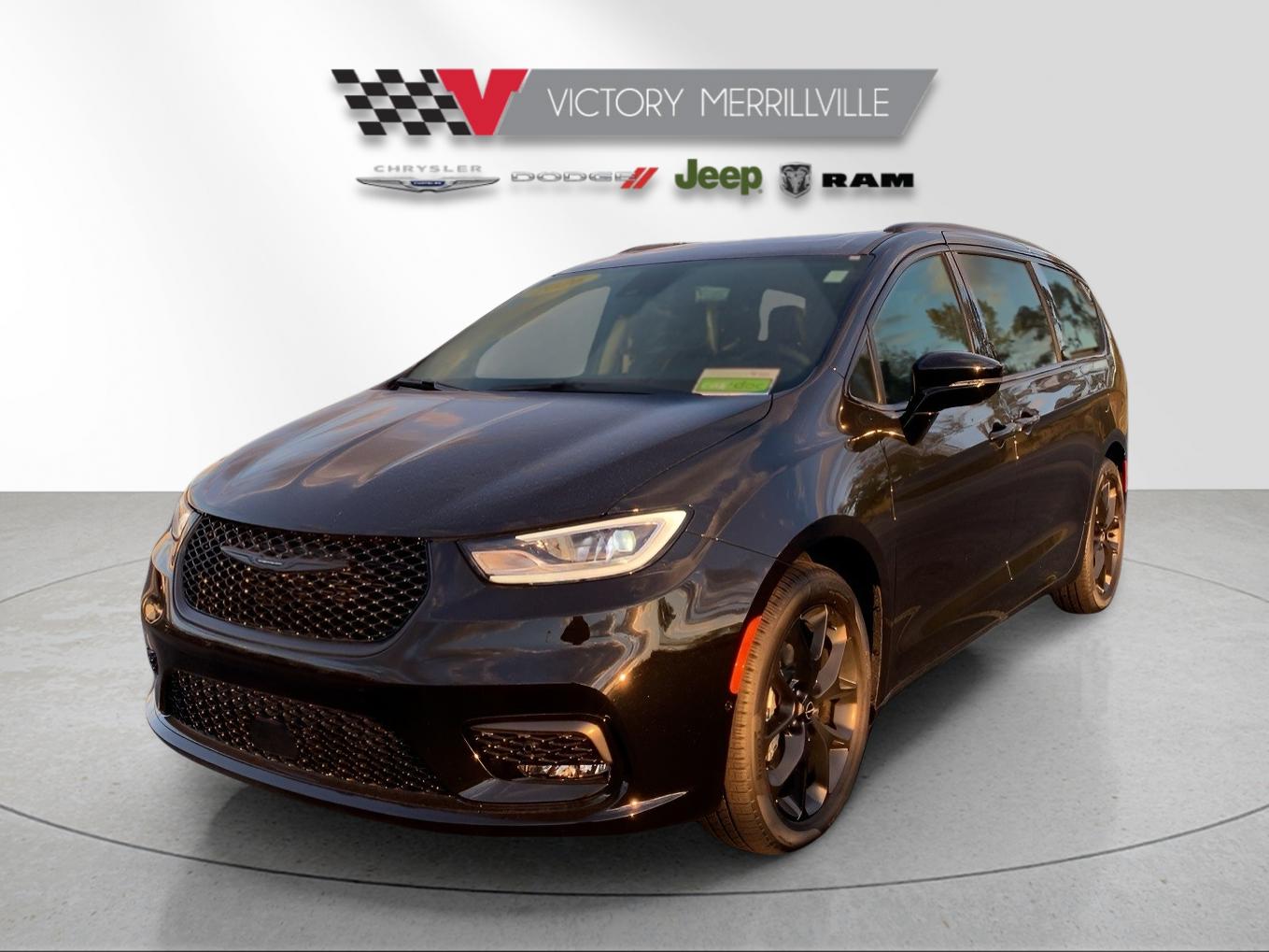 2026 Chrysler Pacifica Select's photo